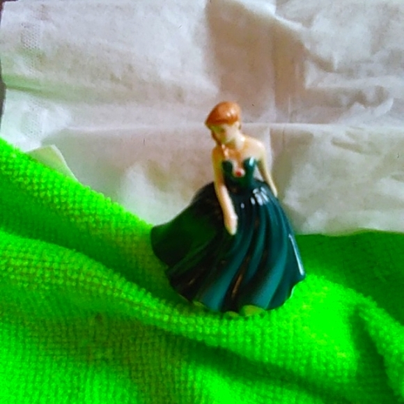 Mini Royal Dolton Figurine (Sarah) - Picture 9 of 13